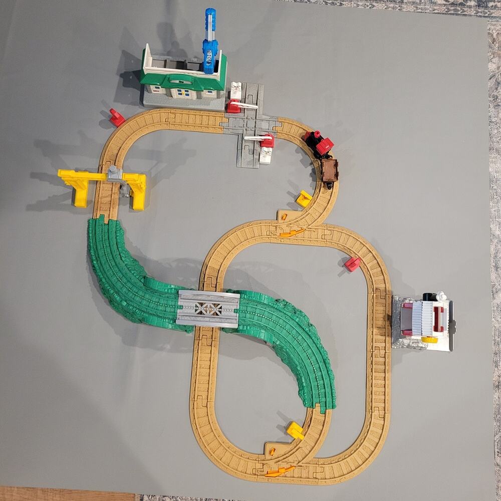 GeoTrax B1836 Tracktown Railway Fisher Price Incomplete Geo Trax Set